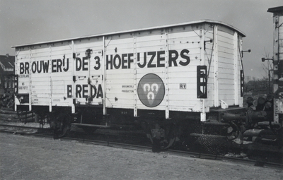 162015 Afbeelding van de goederenwagen (bierwagen) 560 707 van de N.S. voor Brouwerij De 3 Hoefijzers op het ...